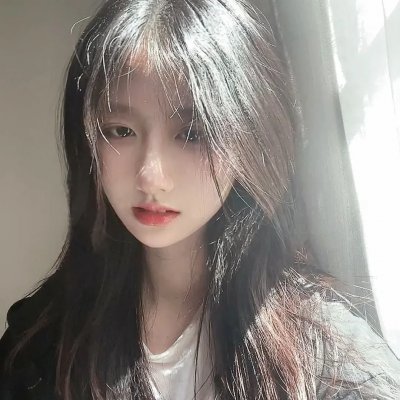 他很怪，他是我爸爸